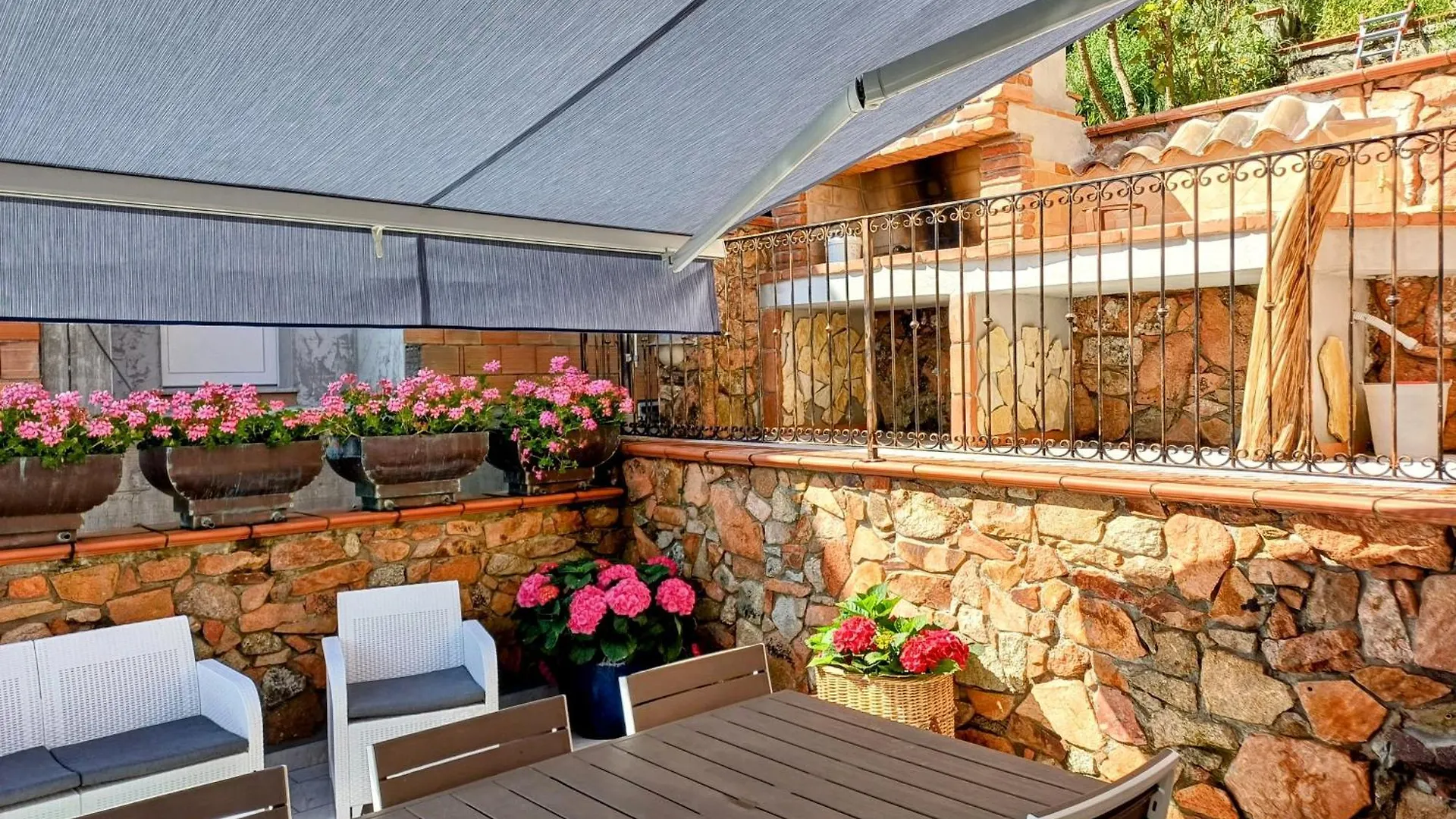 Bed and Breakfast Monti E Mare Lanusei 0*,  Italia